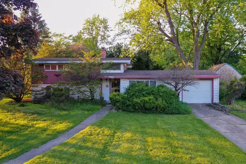 6220 Williams Lake Rd, Waterford, MI 48329