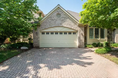 48415 Beaver Creek Dr, Plymouth, MI 48170