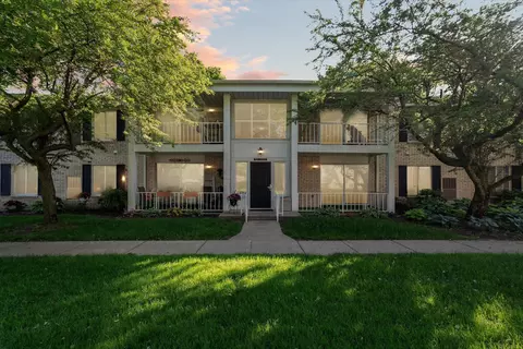 36034 Ann Arbor Trl, Livonia, MI 48150