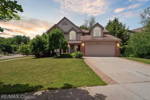 5401 Wentworth Dr, Commerce, MI 48382