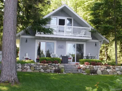 4140 Tee Lake Woods Rd, Greenwood, MI 49756