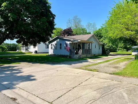 54 Higley St, Lapeer, MI 48446