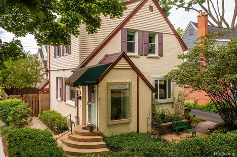 392 W Lincoln St, Birmingham, MI 48009