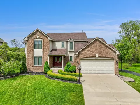 30100 Kingsway Dr, Farmington Hills, MI 48331