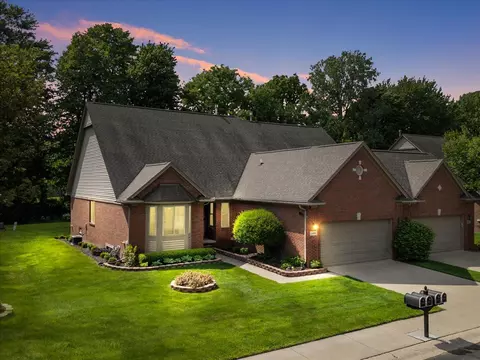 49091 Hidden Woods Ln, Shelby Township, MI 48317