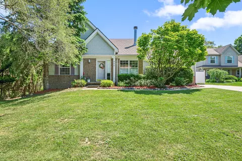 400 Woodland Hills Dr, Walled Lake, MI 48390