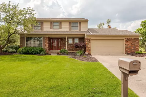 41130 White Haven Crt Ct, Northville, MI 48168