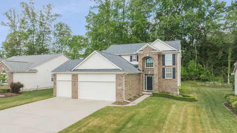 8012 Ivy Glen Park Ln, White Lake, MI 48386