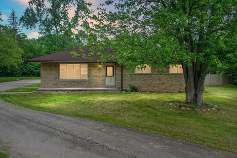 28553 Wildwood Trl, Farmington Hills, MI 48336