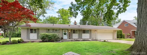 8728 Sunnybrook Ln, Grosse Ile, MI 48138