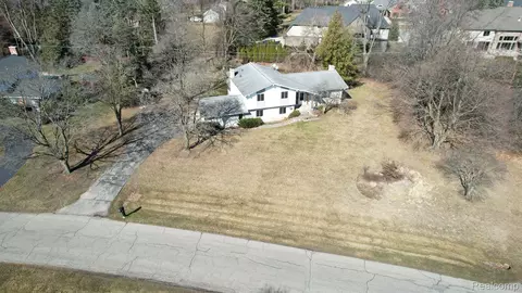 723 Foxhall Rd, Bloomfield Hills, MI 48304