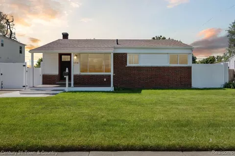 1370 Crestwood Ave, Ypsilanti, MI 48198