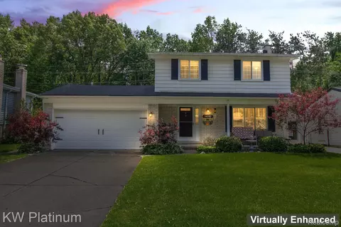 14592 Debbie Dr, Sterling Heights, MI 48313