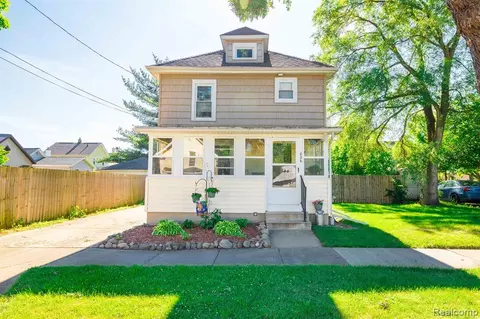 826 Wells St, Jackson, MI 49202