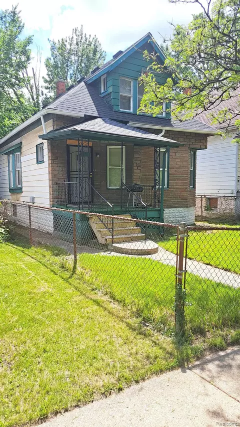 371 Highland St, Highland Park, MI 48203