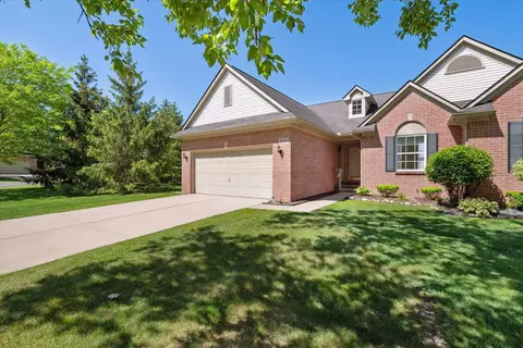 3420 Dewdrop Ln, Genoa, MI 48843