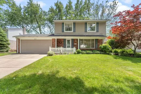 36707 Rayburn St, Livonia, MI 48154