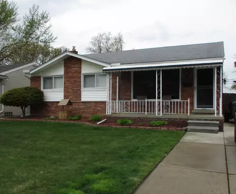 831 Cardwell St, Garden City, MI 48135