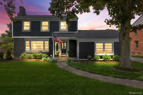 1050 Norfolk St, Birmingham, MI 48009