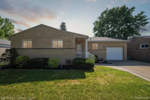 9934 Hix Rd, Livonia, MI 48150