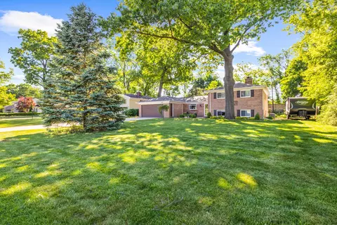2429 Avondale St W, Sylvan Lake, MI 48320