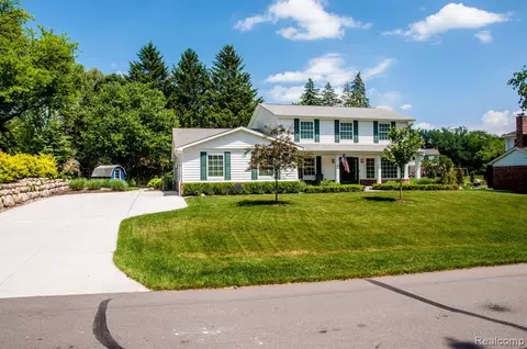634 Millstone Dr, Rochester Hills, MI 48309