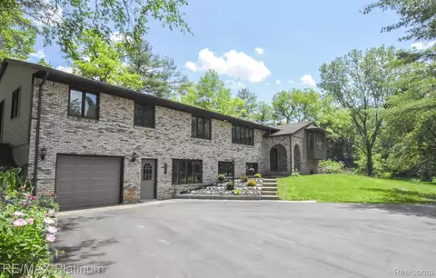 1800 Eager Rd, Oceola, MI 48855