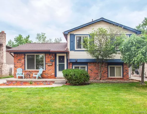 903 E Sunnybrook Dr, Royal Oak, MI 48073