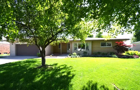 39274 Tunstall Dr, Clinton Township, MI 48038