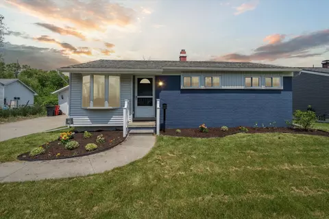 1041 Prince St, Milford, MI 48381