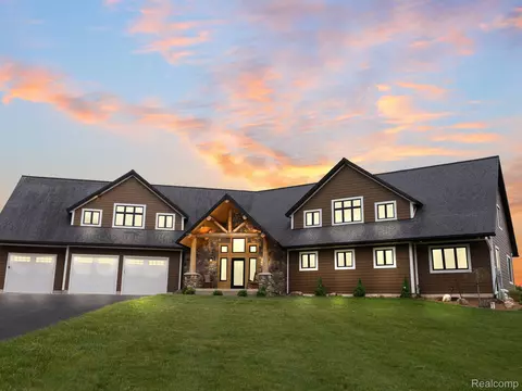 9542 S 33 Rd, Cadillac, MI 49601