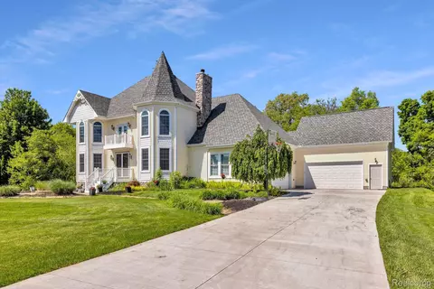 73501 Windmill Dr, Bruce Township, MI 48065