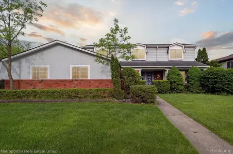 7507 Capri Dr, Canton, MI 48187