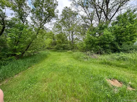 2356 S Dye Rd, Flint, MI 48532