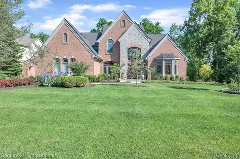 760 Elderberry Crt Ct, Commerce, MI 48390