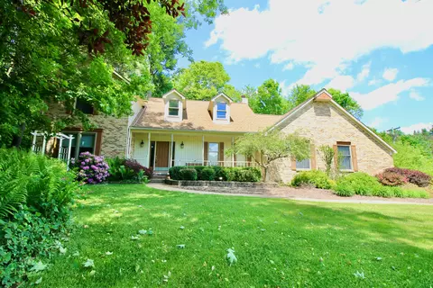 9296 Pine Hill Trl, Fenton, MI 48430