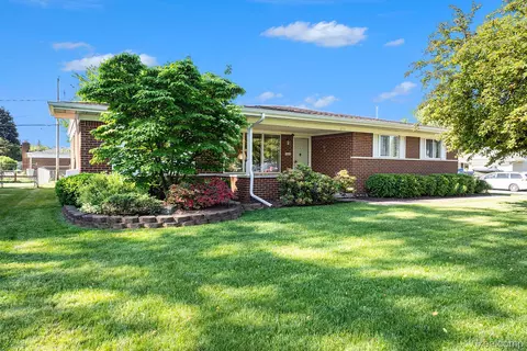 5088 Mill Wheel Dr, Grand Blanc, MI 48439
