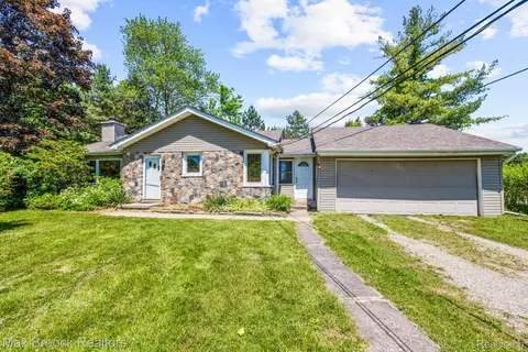 815 E Square Lake Rd, Troy, MI 48085