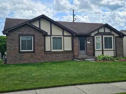 25670 Mary St, Chesterfield, MI 48051