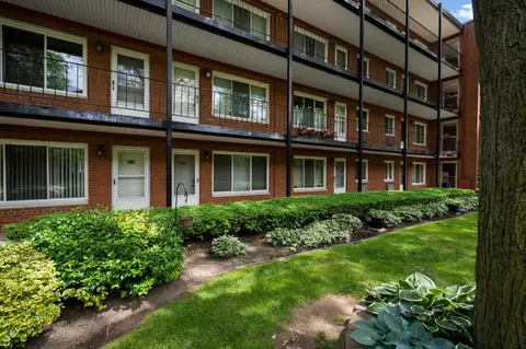 2915 W 13 Mile Rd #103, Royal Oak, MI 48073
