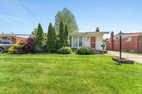13727 Spruce St, Southgate, MI 48195