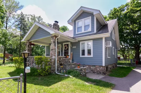 21121 Poinciana St, Southfield, MI 48033