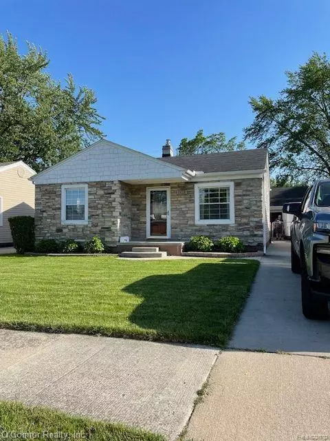 22116 Trombly St, Saint Clair Shores, MI 48080