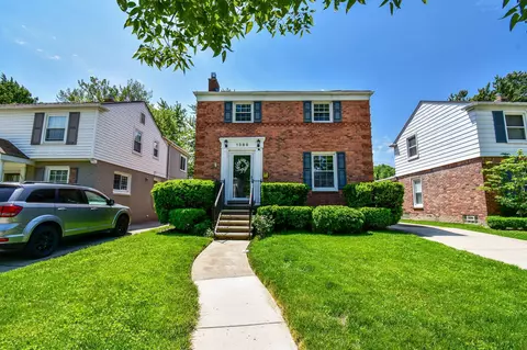 1389 Brys Dr, Grosse Pointe Woods, MI 48236