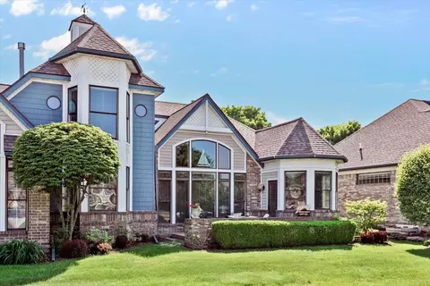 926 Edison Shrs, Port Huron, MI 48060