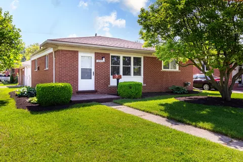 30342 Hayes Rd, Roseville, MI 48066