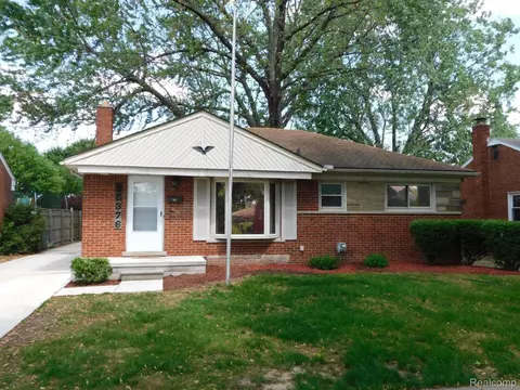 25376 Ronald St, Roseville, MI 48066
