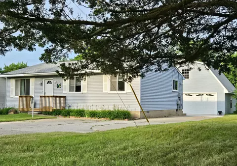 9551 Kress Rd, Pinckney, MI 48169