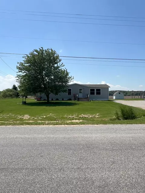 12075 Peet Rd, Chesaning, MI 48616