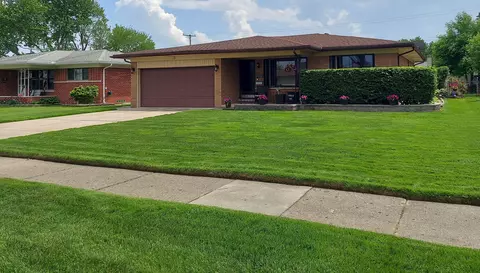 11556 Filer Dr, Sterling Heights, MI 48312
